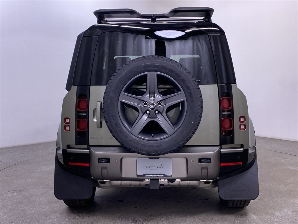 2025 Land Rover Defender X-Dynamic SE photo 4