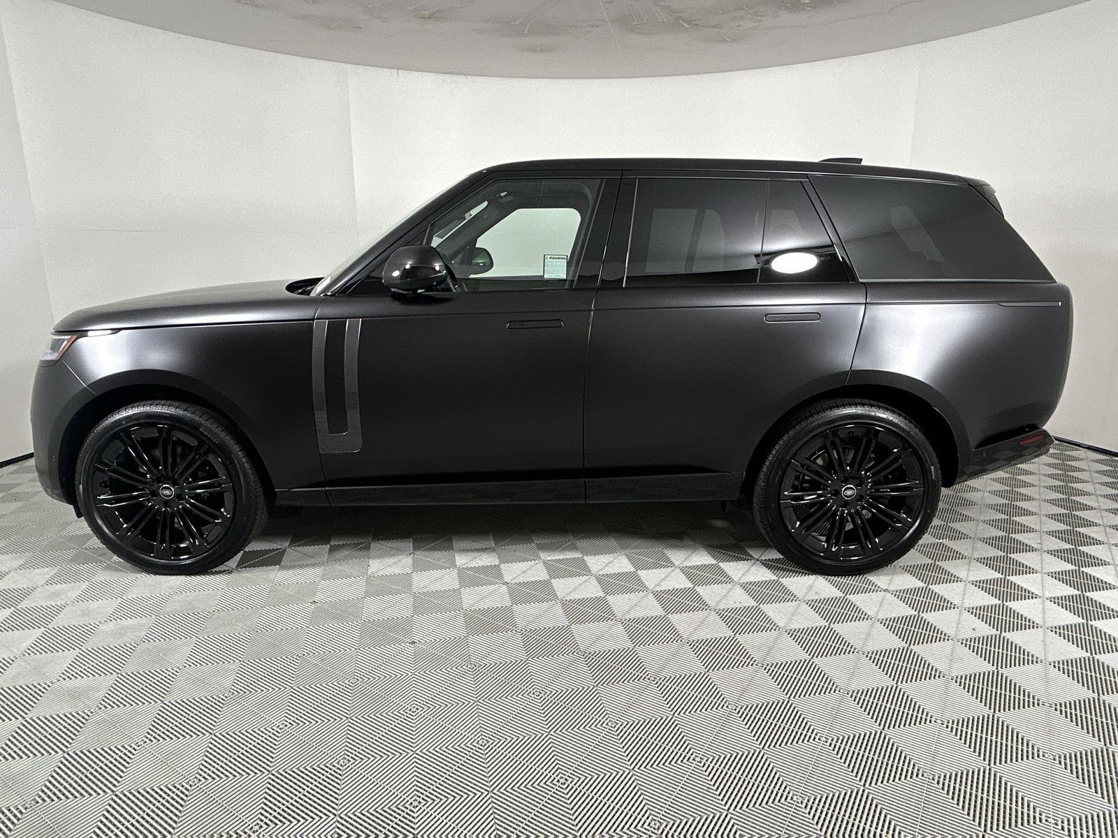 2025 Land Rover Range Rover SE photo 2