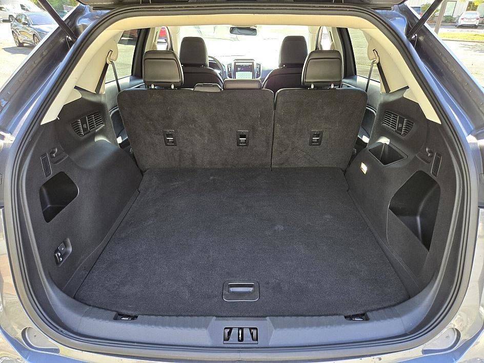 2021 Ford Edge SEL photo 15