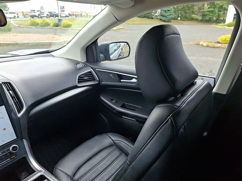 2022 Ford Edge SEL photo 8