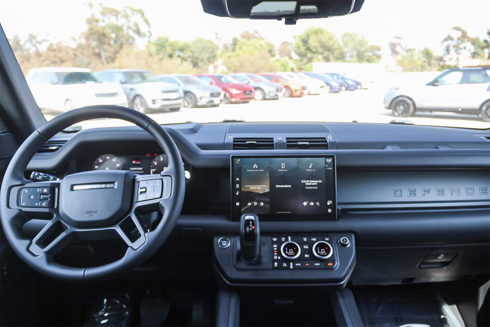 2025 Land Rover Defender 130 X-Dynamic SE photo 12