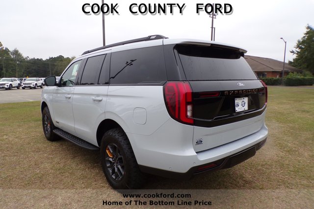 2025 Ford Expedition photo 2