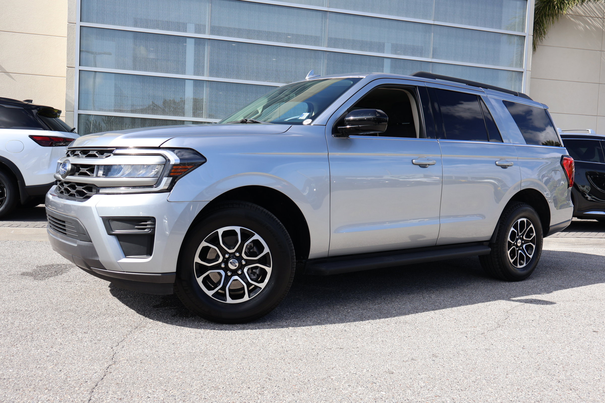 2023 Ford Expedition STX's photo