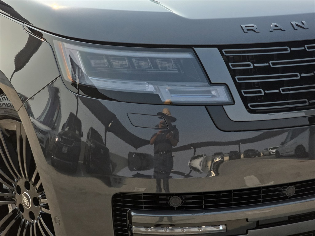 2025 Land Rover Range Rover SE photo 32