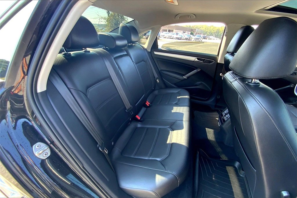 2019 Volkswagen Passat 2.0T Wolfsburg Edition photo 26