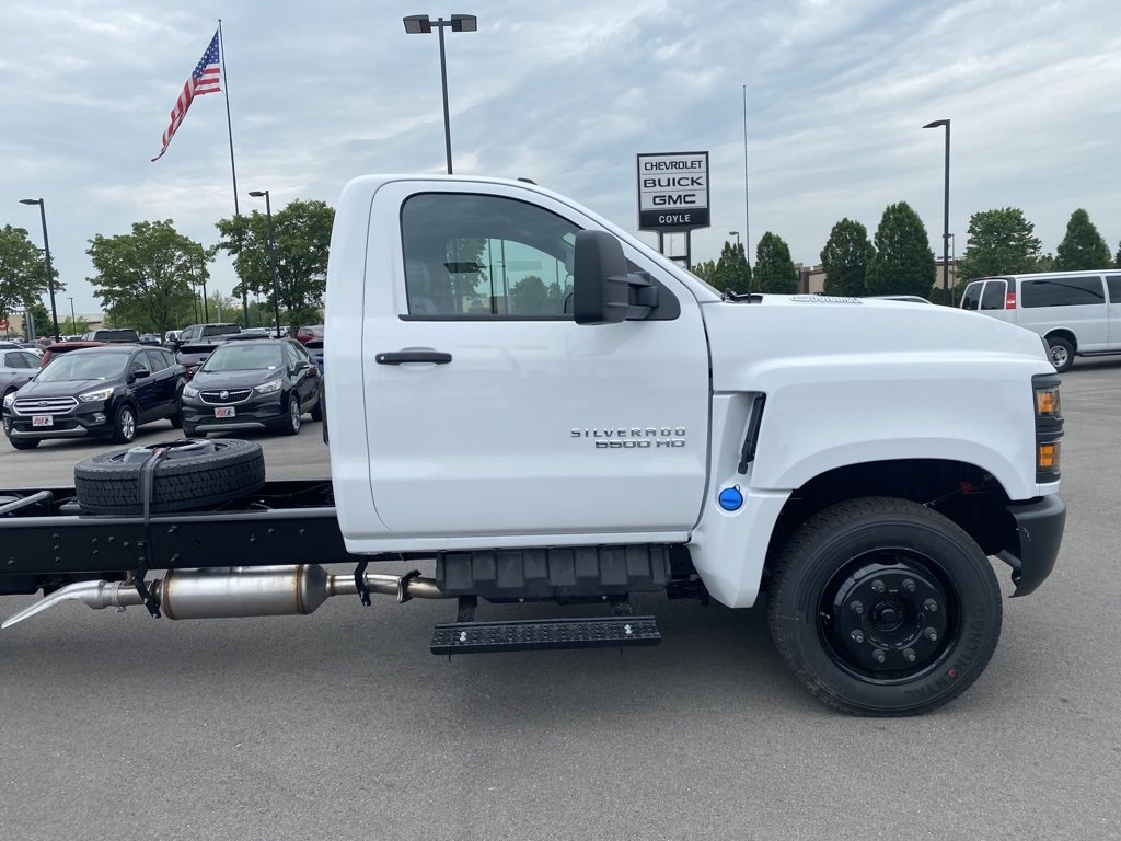 2023 Chevrolet Silverado 6500HD Work Truck photo 9