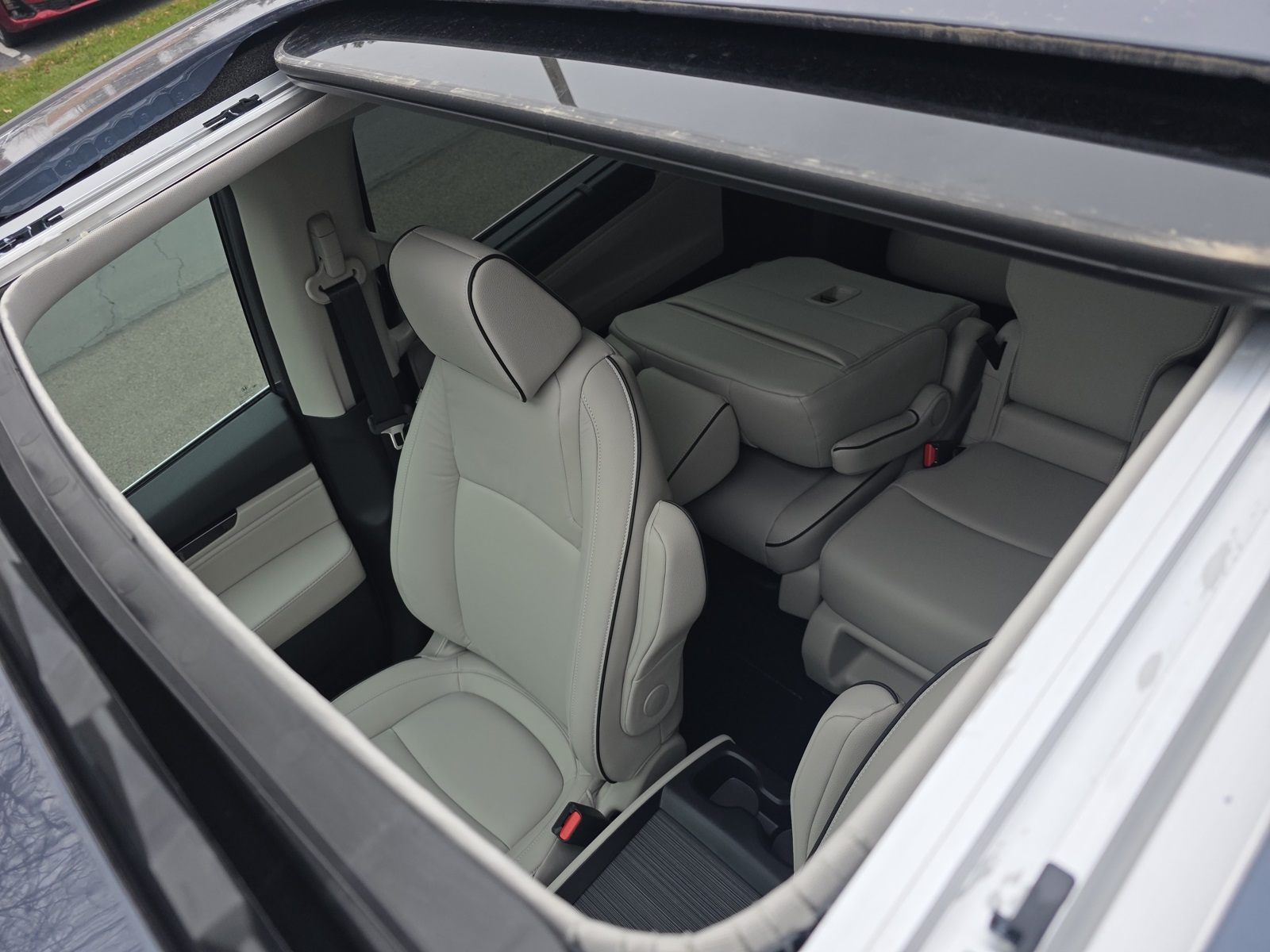 2026 Honda Odyssey Touring photo 3