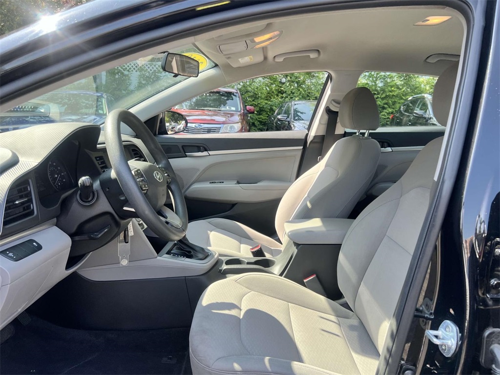 2019 Hyundai Elantra SE photo 8