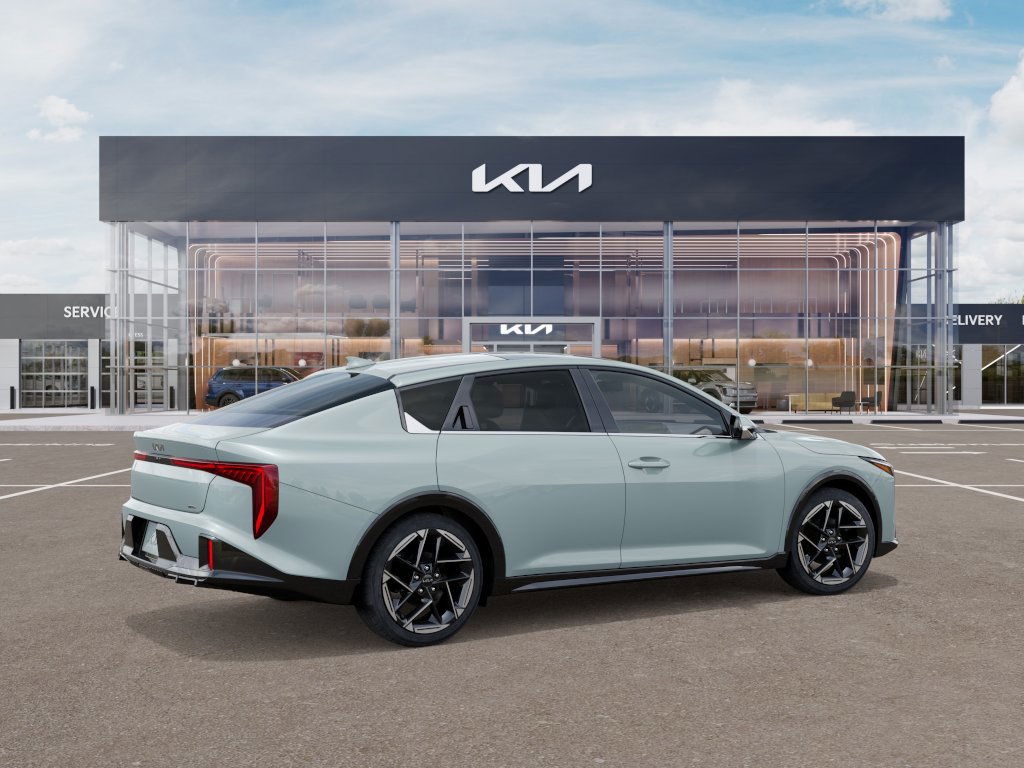 2025 Kia K4 GT-Line photo 2