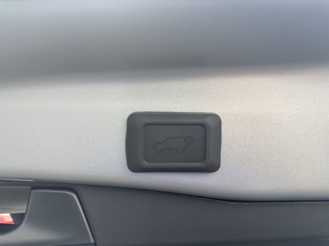 2025 Toyota RAV4 Hybrid XLE photo 10