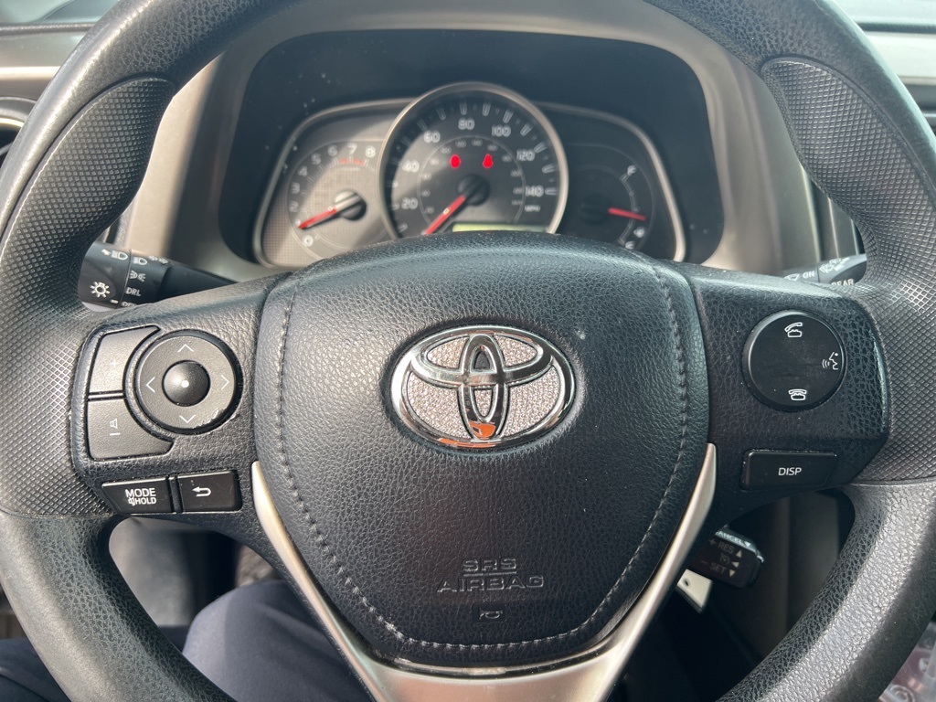 2015 Toyota RAV4 LE photo 17