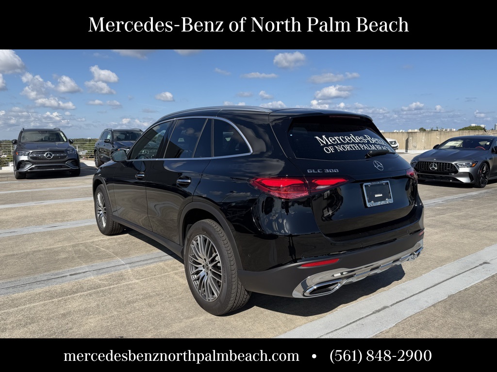 2025 Mercedes Benz GLC 300 photo 4