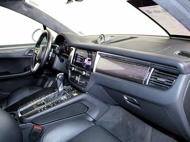 2021 Porsche Macan Turbo photo 25