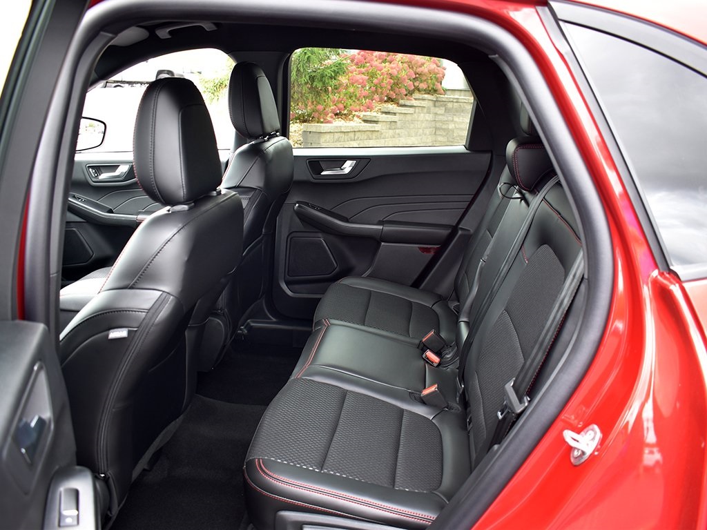 2025 Ford Escape ST-Line photo 6