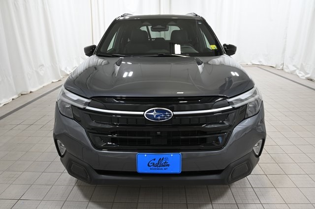 2025 Subaru Forester Touring photo 8