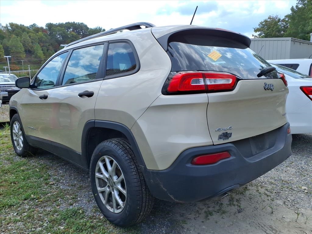 2015 Jeep Cherokee Sport photo 7