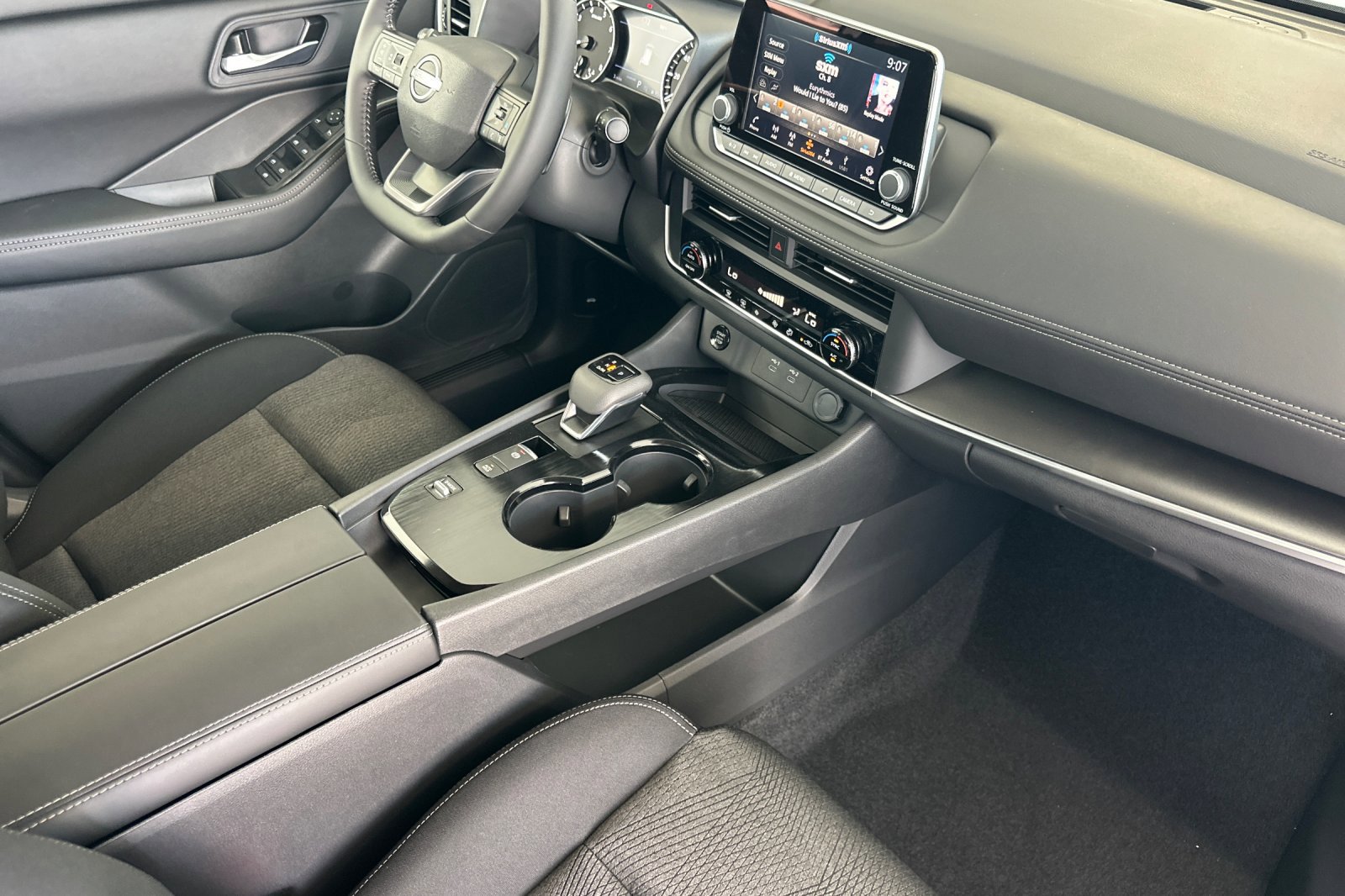 2026 Nissan Rogue SV photo 15