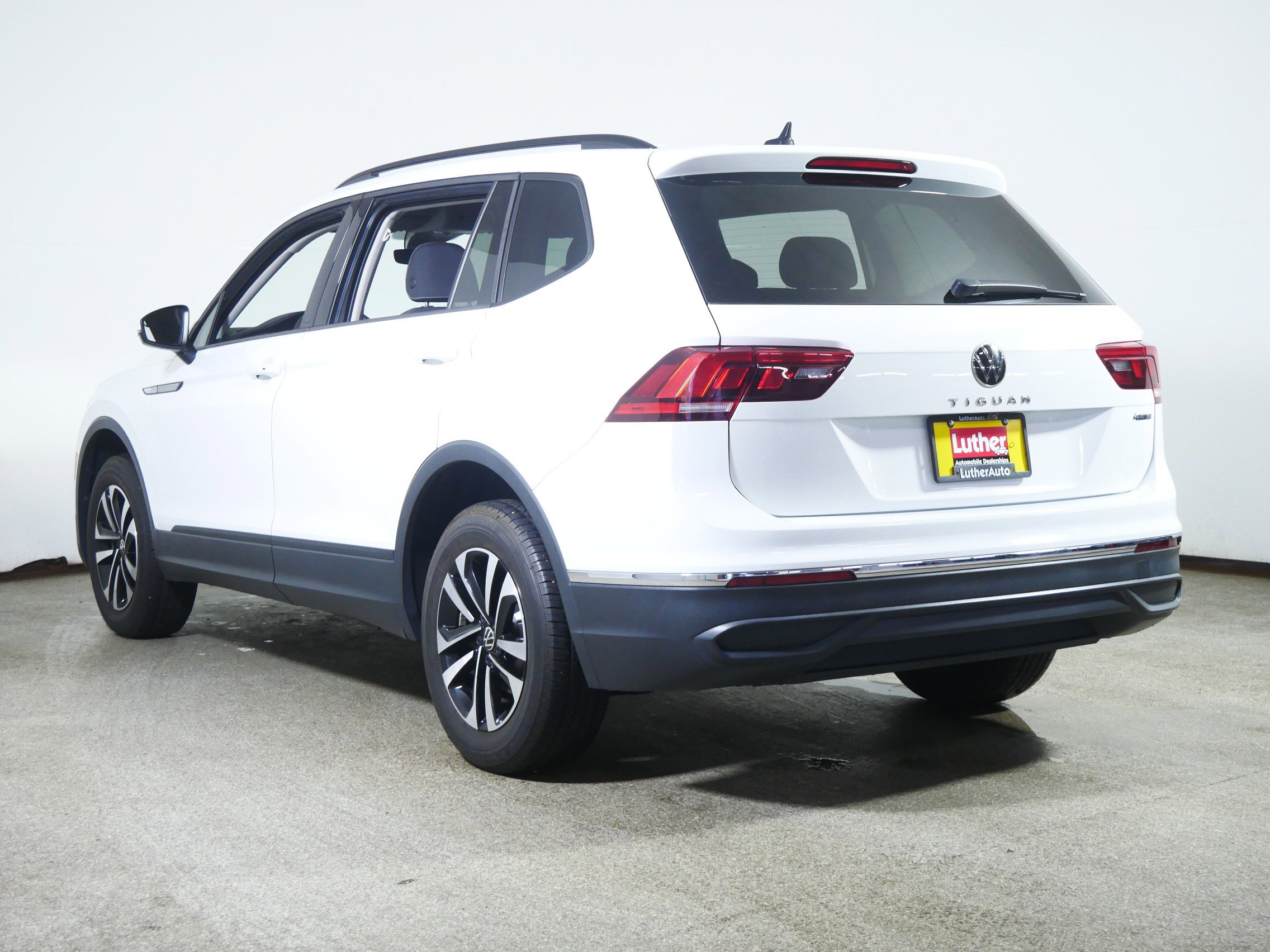 2022 Volkswagen Tiguan S photo 3