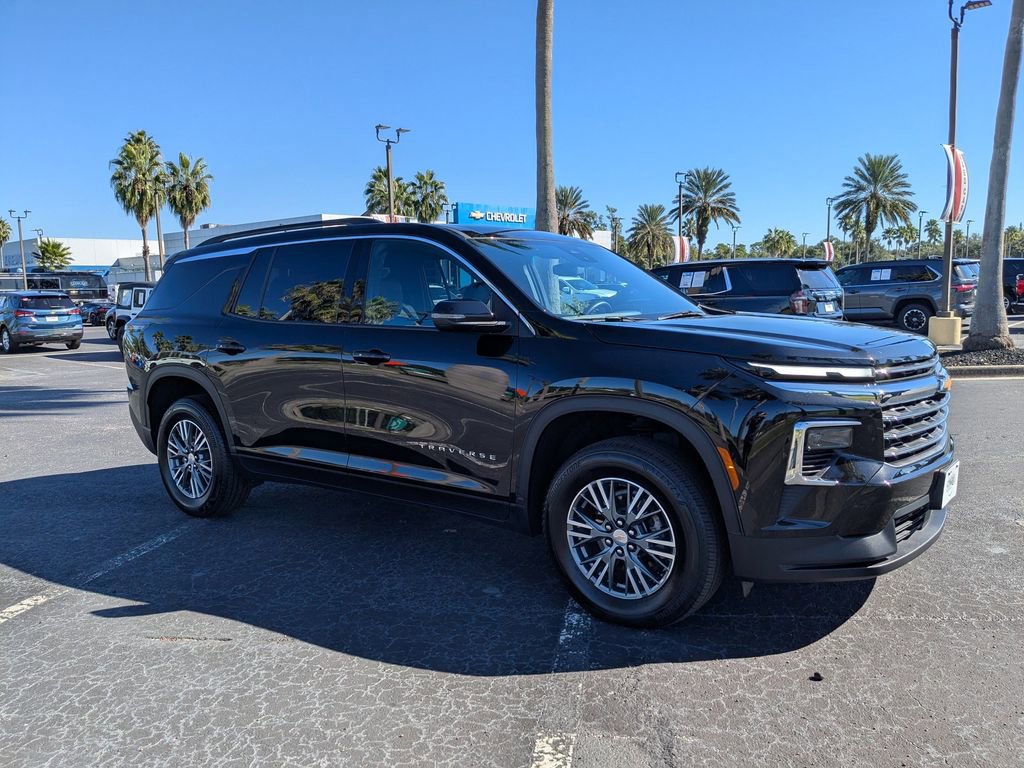 2025 Chevrolet Traverse photo 2