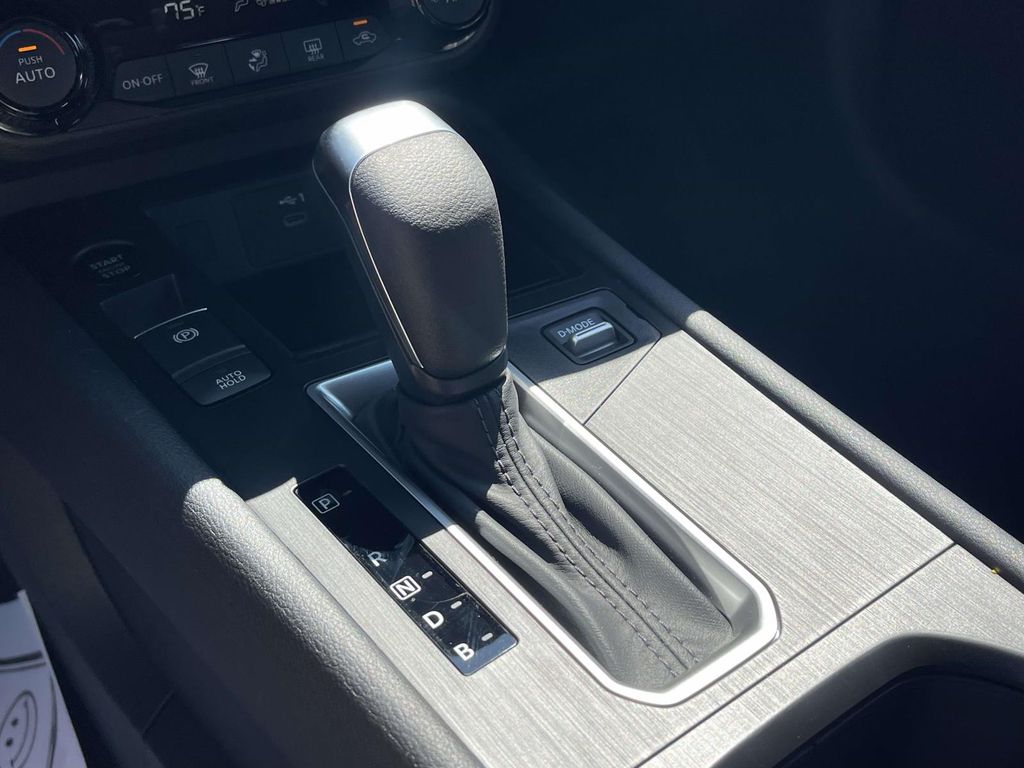 2026 Nissan Kicks SV photo 27