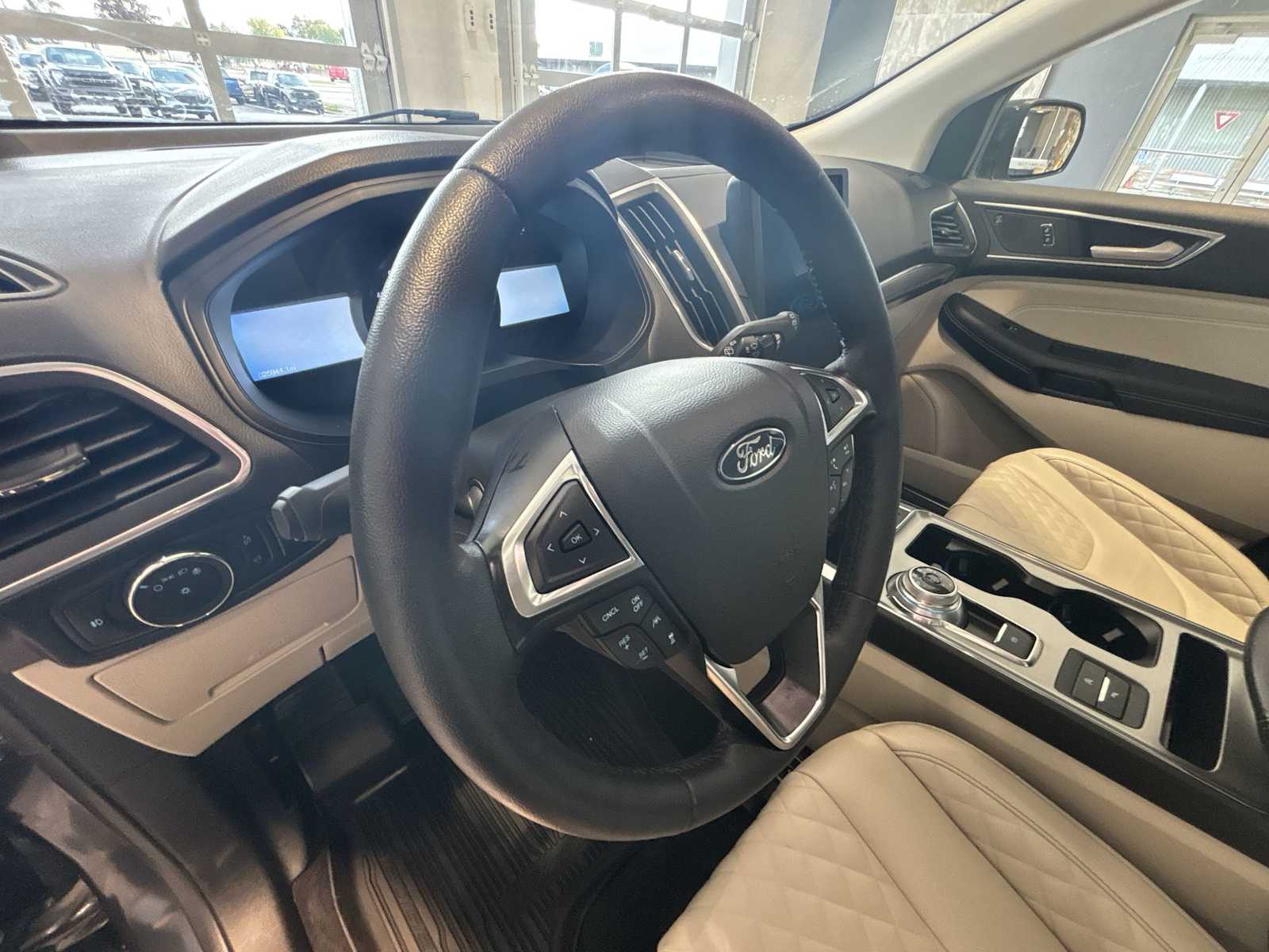 2024 Ford Edge Titanium photo 9