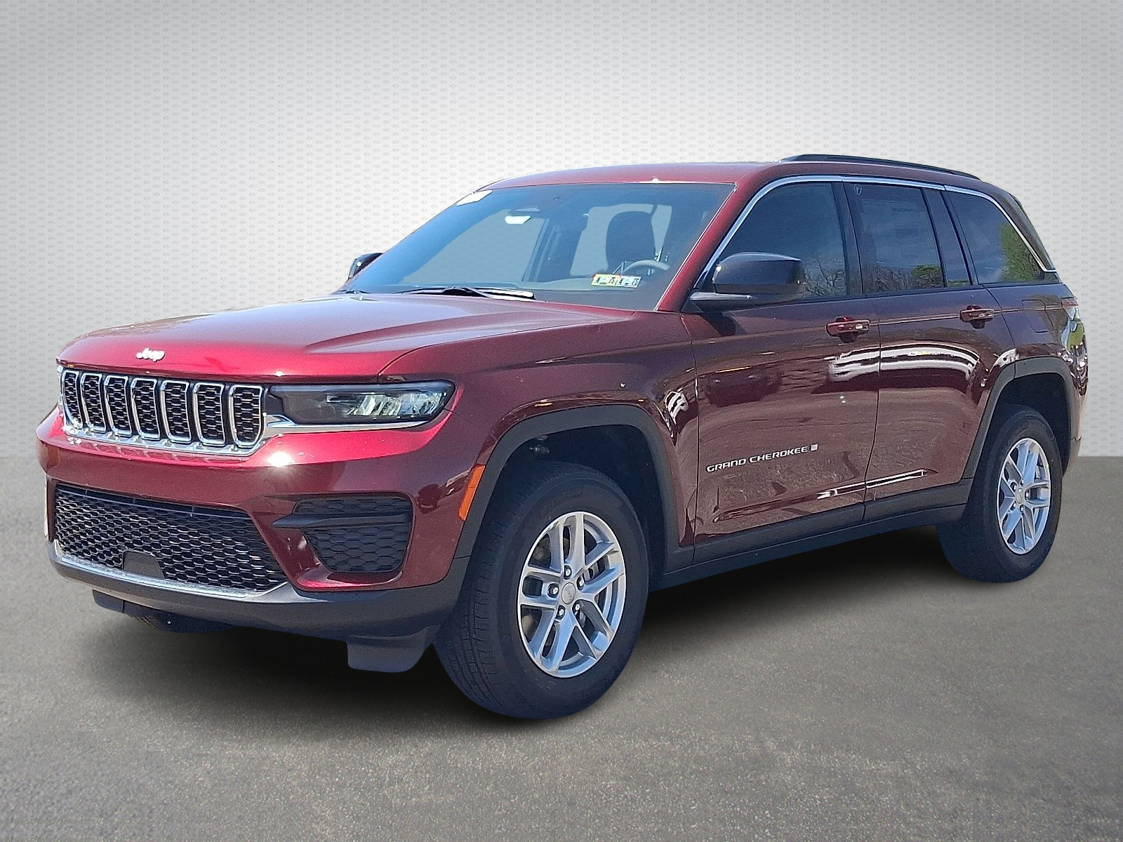 2025 Jeep Grand Cherokee Laredo photo 3