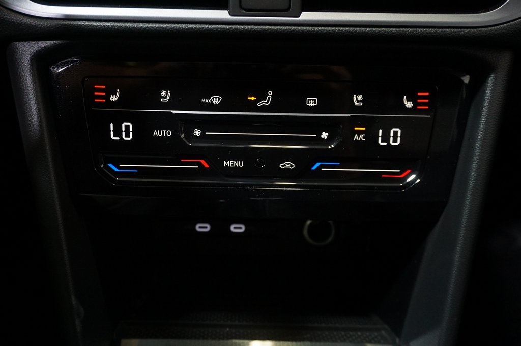 2025 Volkswagen Taos SEL photo 14