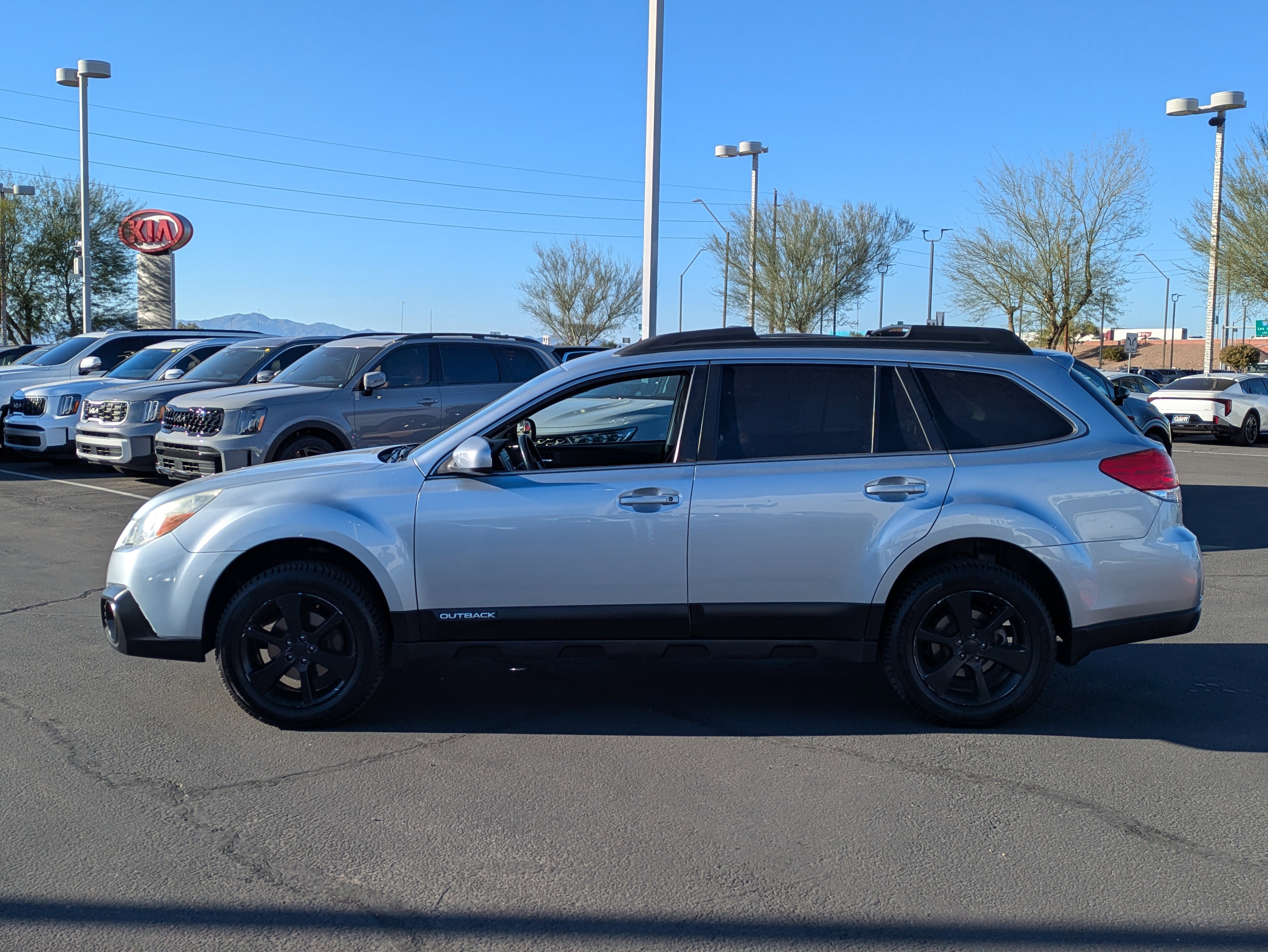 Used 2014 Subaru Outback 2.5i Premium with VIN 4S4BRCCC9E3242471 for sale in Avondale, AZ