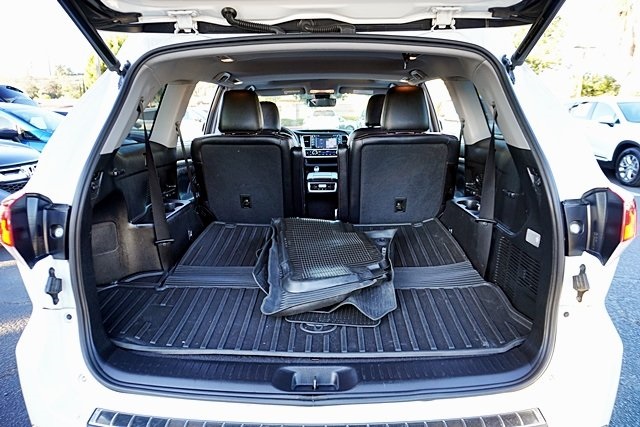 Used 2019  Toyota SE image 14