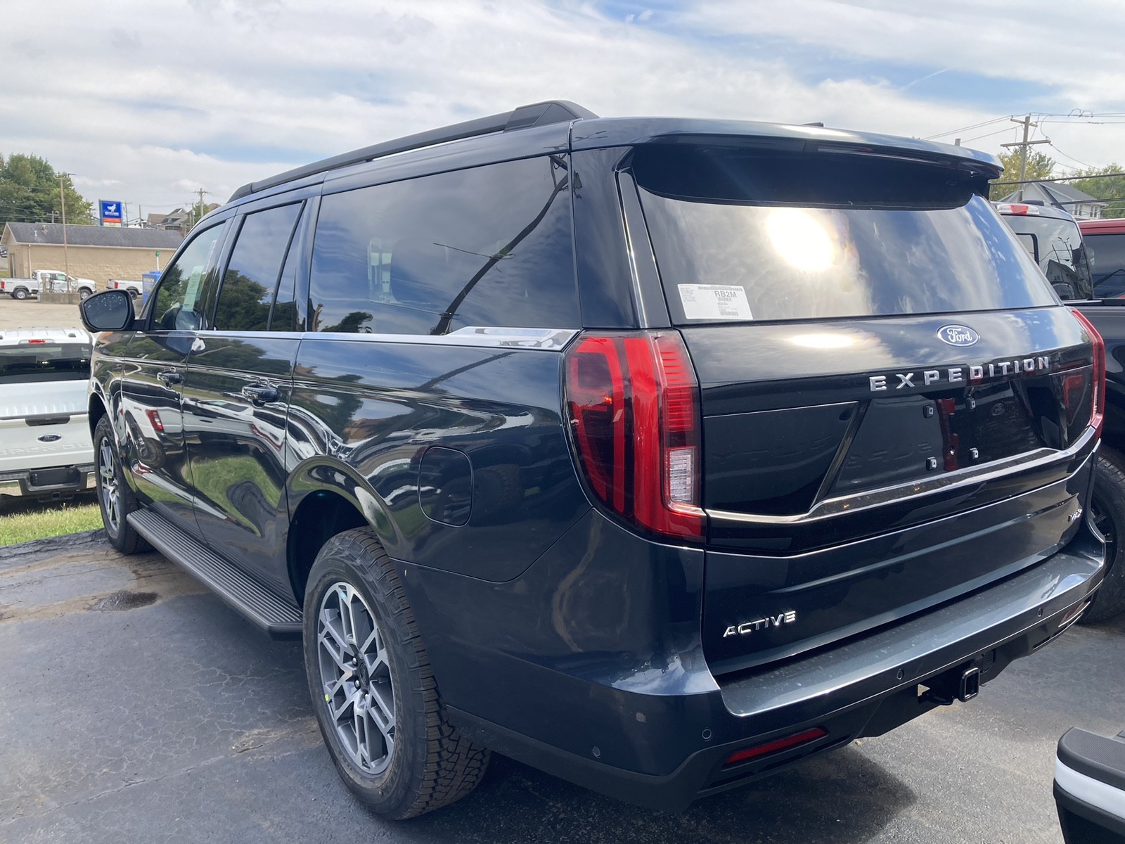 2025 Ford Expedition MAX photo 2