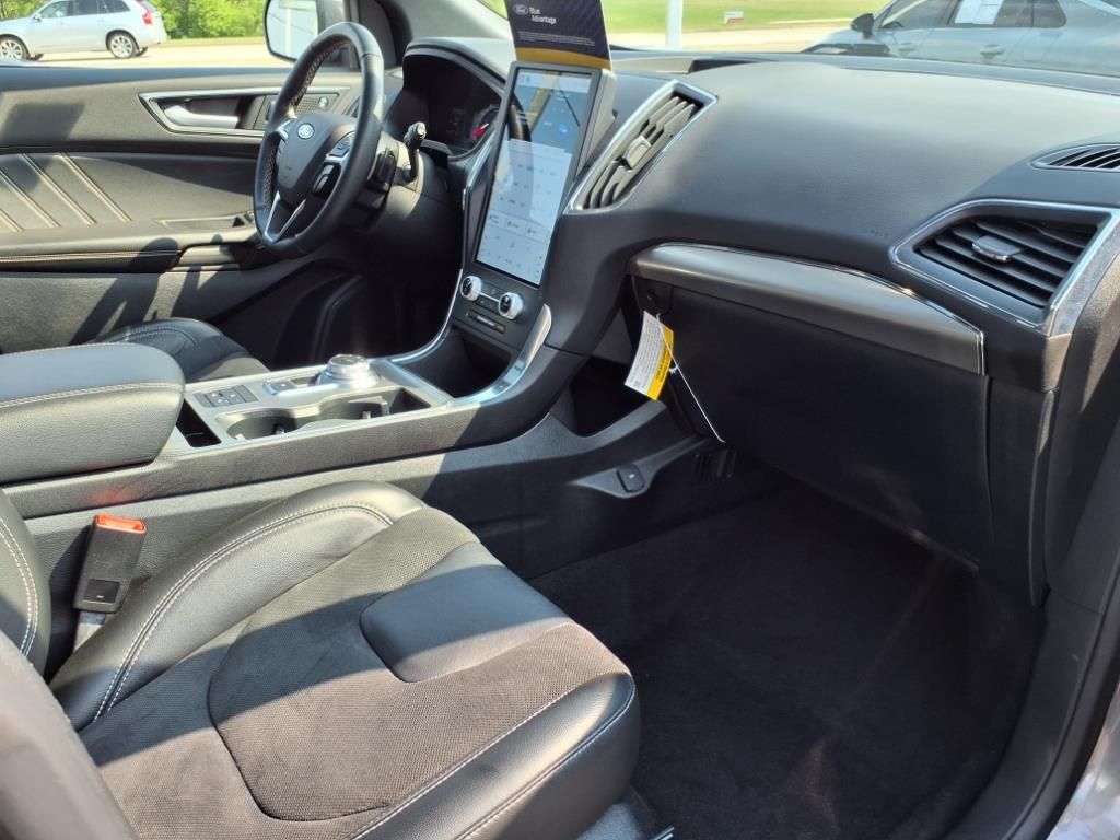 2022 Ford Edge ST photo 13