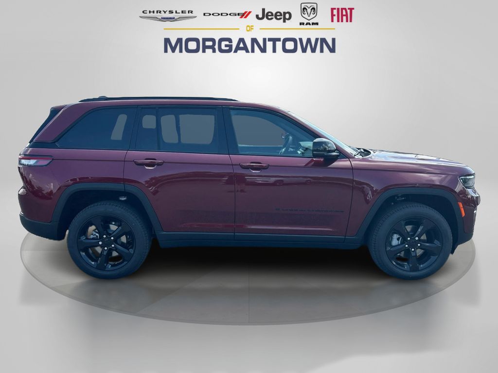 2025 Jeep Grand Cherokee Limited photo 3