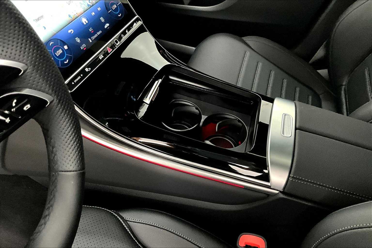 2025 Mercedes Benz GLC 300 4MATIC photo 4