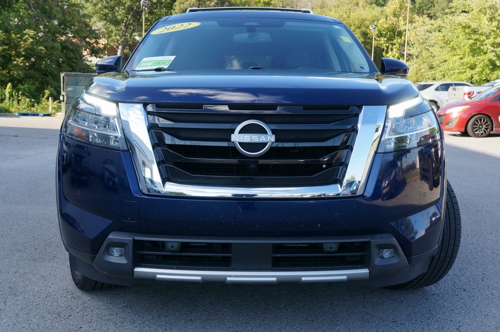 2022 Nissan Pathfinder Platinum photo 2