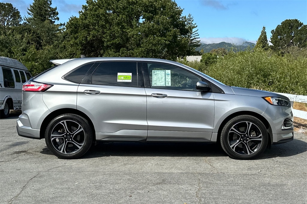 2020 Ford Edge ST photo 3