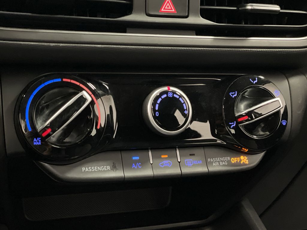 2023 Hyundai Kona SE photo 13