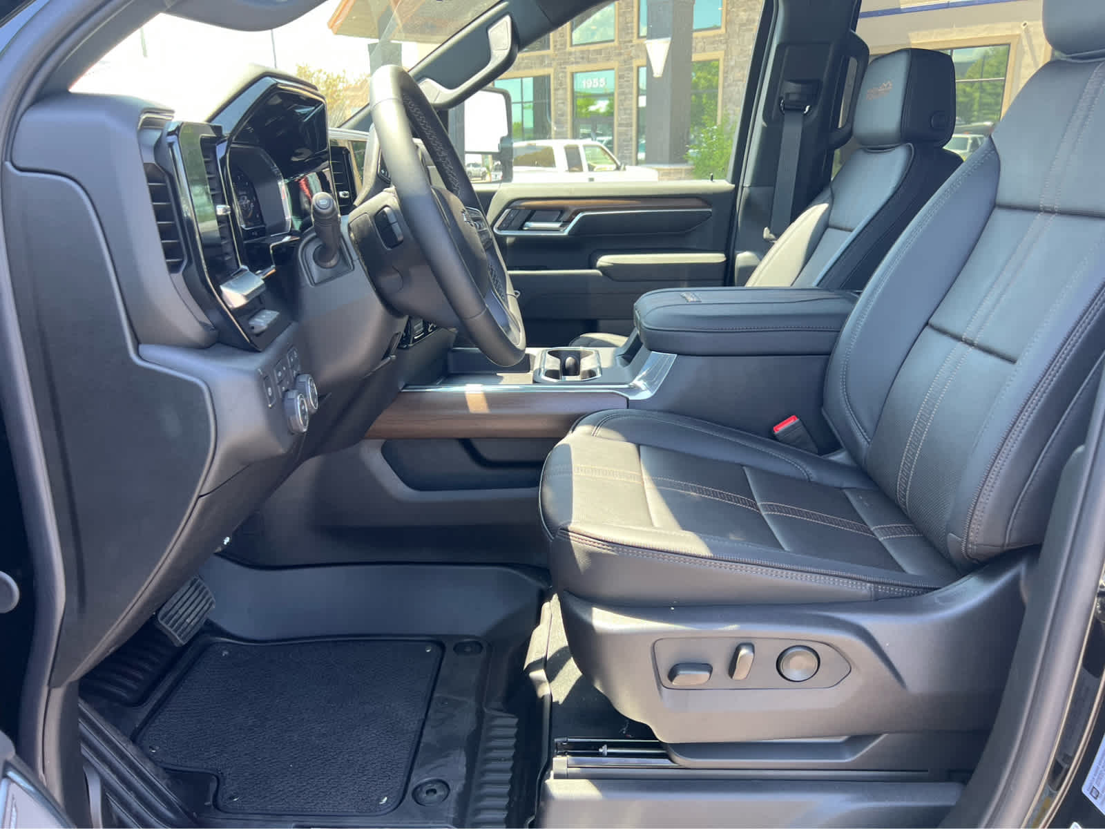 2025 Chevrolet Silverado 2500HD High Country photo 15