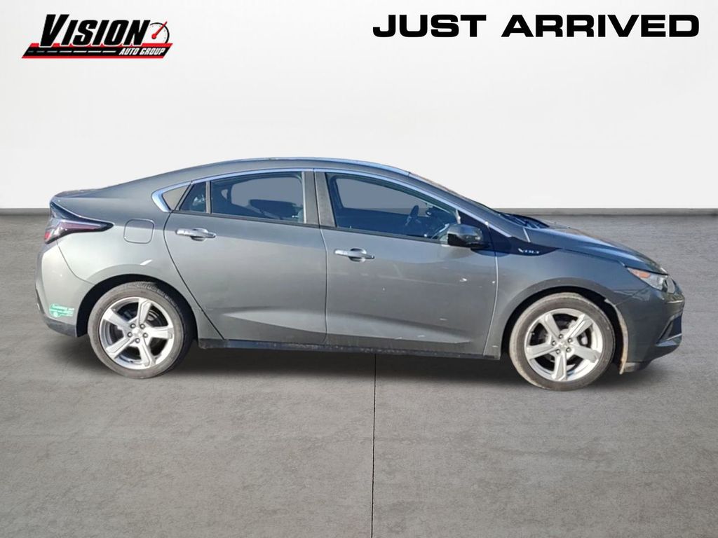 2016 Chevrolet Volt LT photo 2