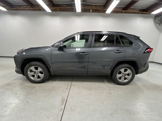 2022 Toyota RAV4 XLE photo 4