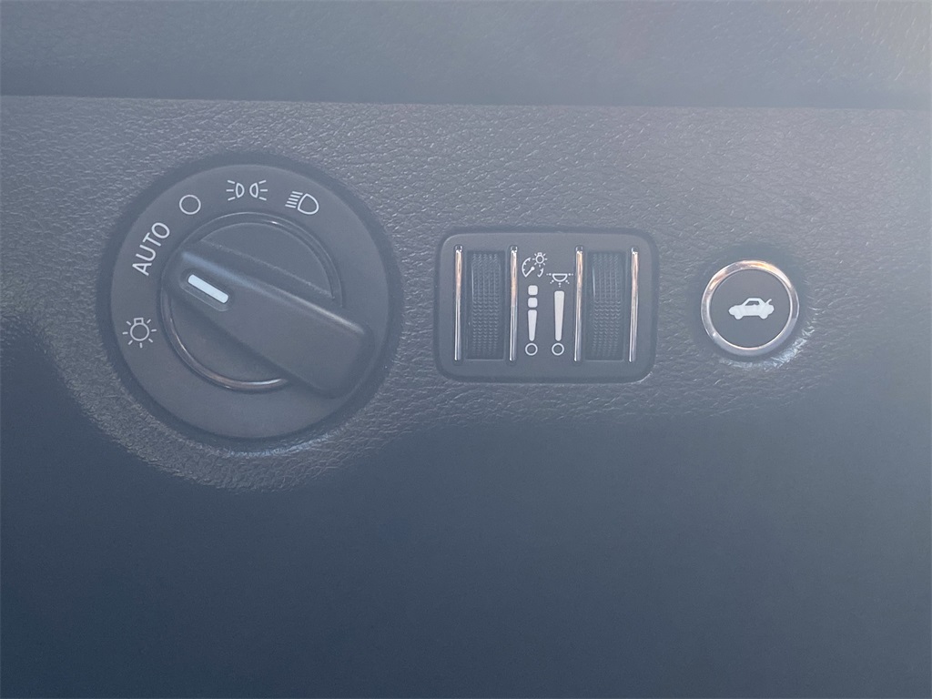 2019 Dodge Challenger SXT photo 19