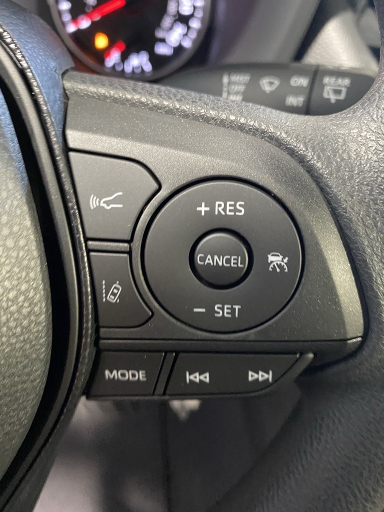 2025 Toyota RAV4 LE photo 32