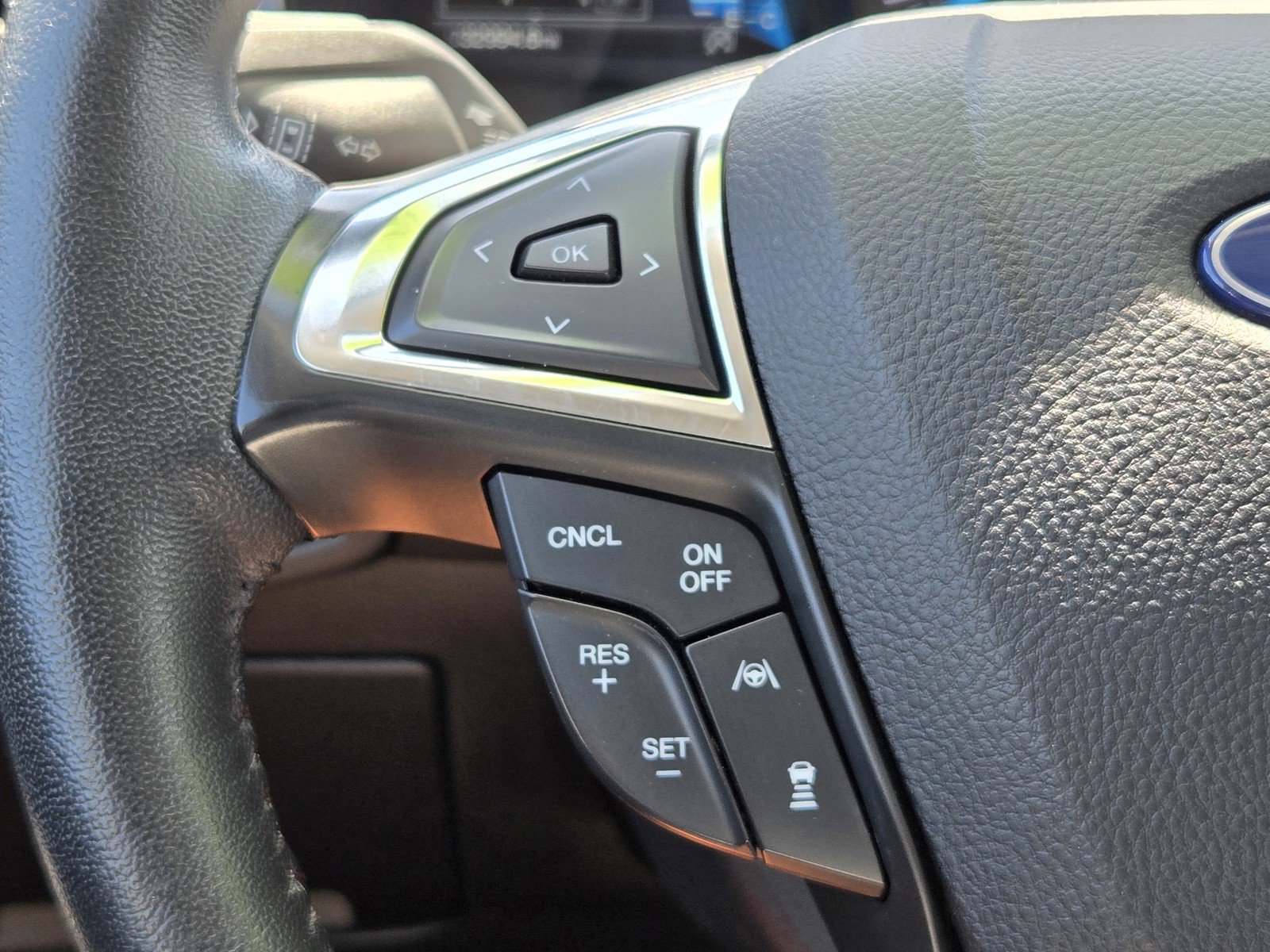 2022 Ford Edge SEL photo 26