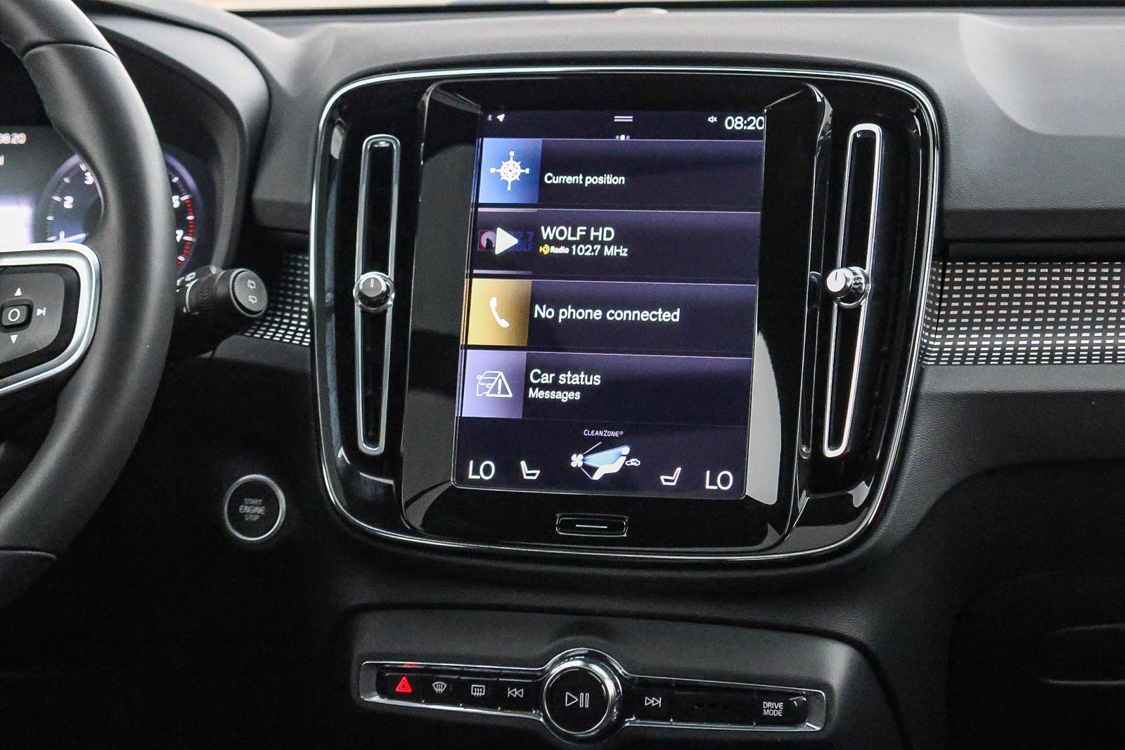 2022 Volvo XC40 R-Design photo 18