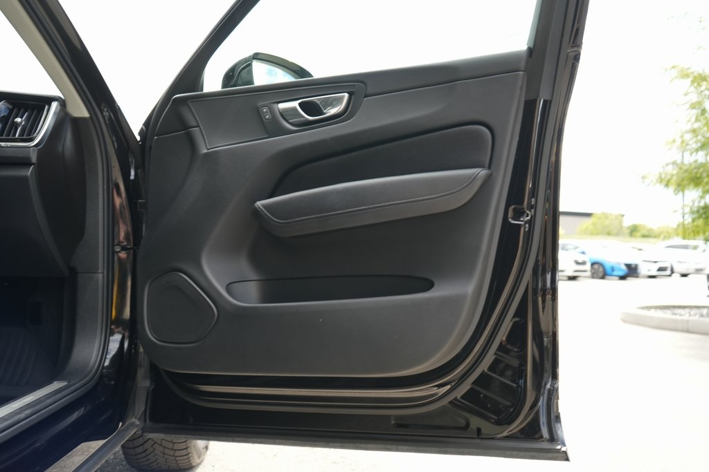 2021 Volvo XC60 Recharge Hybrid T8 Inscription Expression photo 34