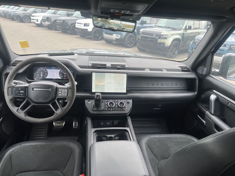 2022 Land Rover Defender V8 photo 8