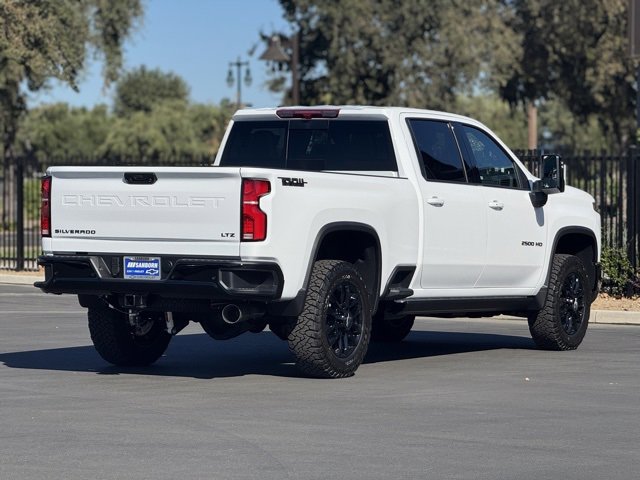 2025 Chevrolet Silverado 2500HD LTZ photo 3