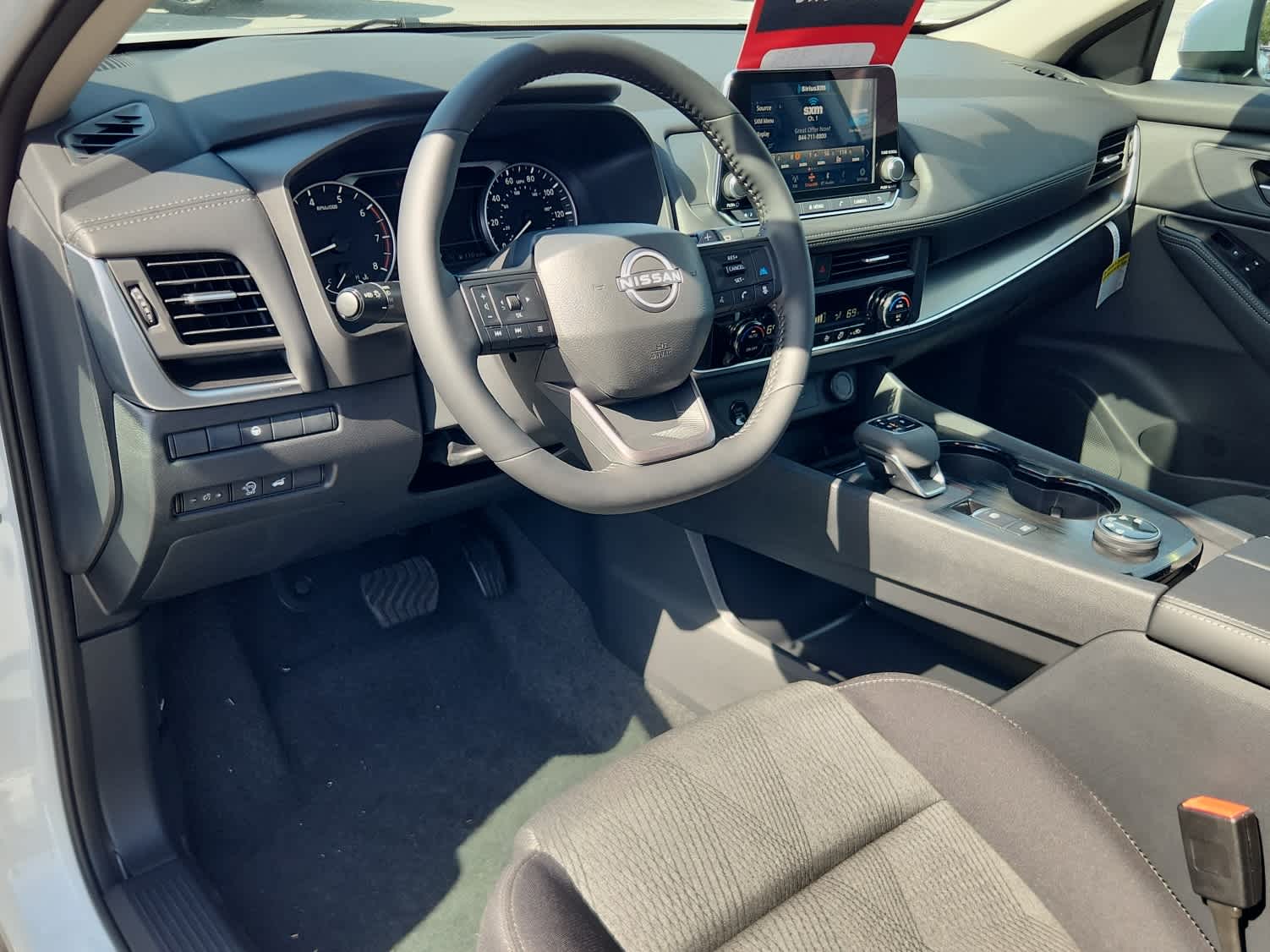 2026 Nissan Rogue SV photo 8