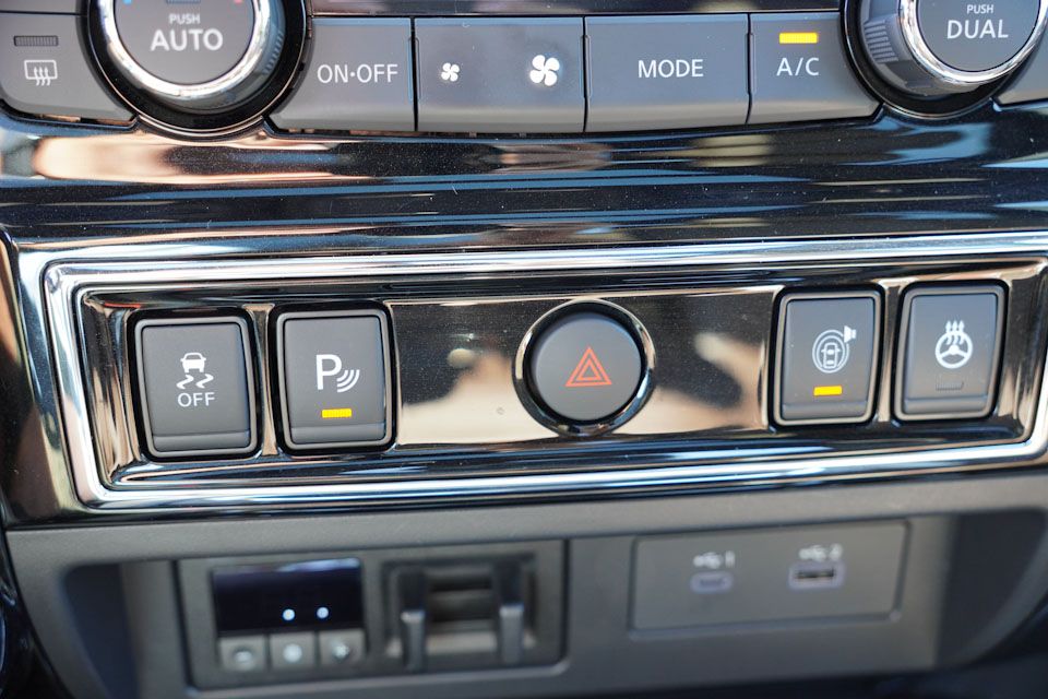 2024 Nissan Titan Platinum Reserve photo 28