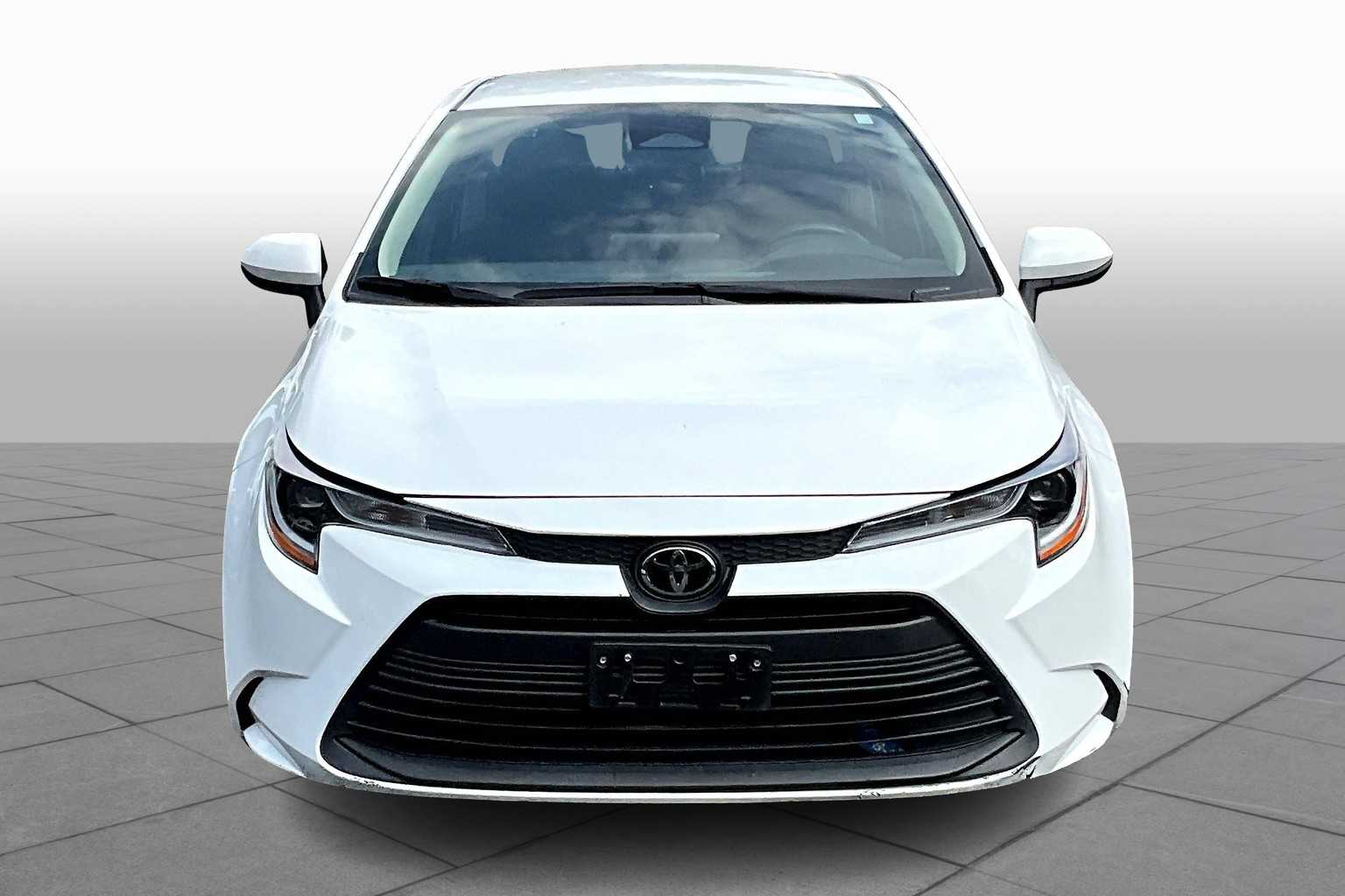 2023 Toyota Corolla LE photo 3