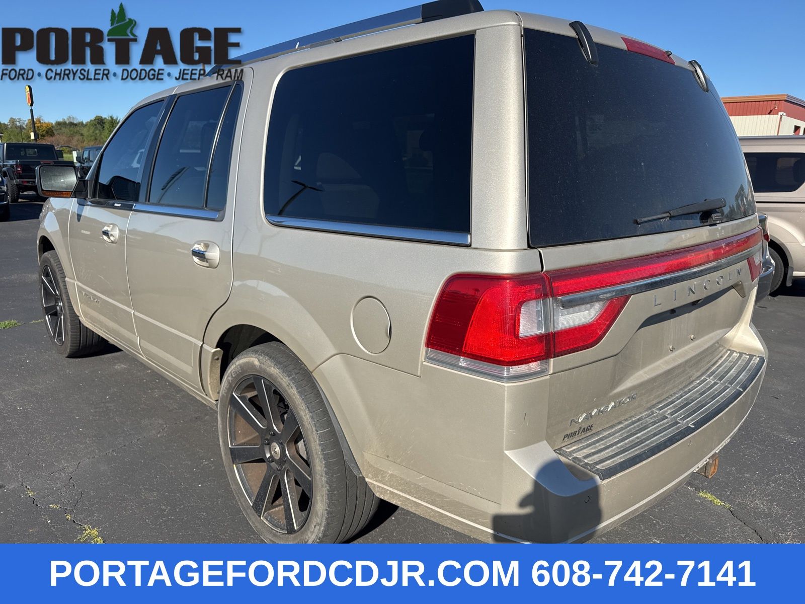 2017 Lincoln Navigator Select photo 3